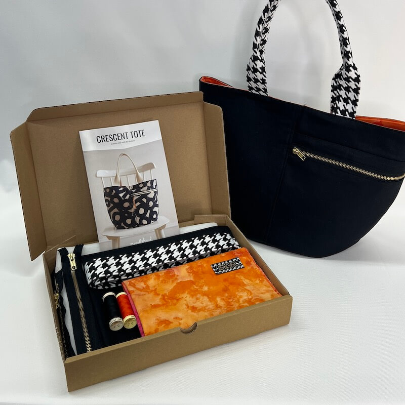 PRE ORDER Noodlehead Crescent Tote Bag Kit Houndstooth/Black Cotton
