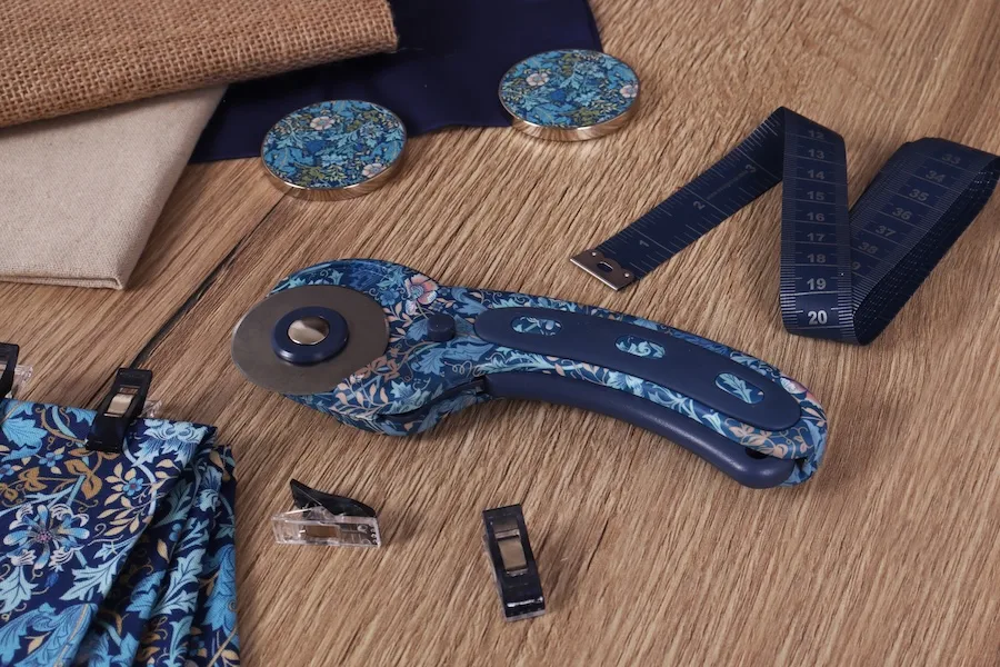 William Morris Inspired Sewing Gifts: 45mm Rotary Cutter - Image 2